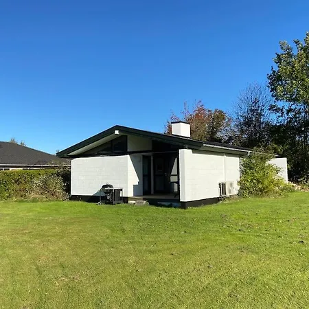 Sommerhus, Holiday home